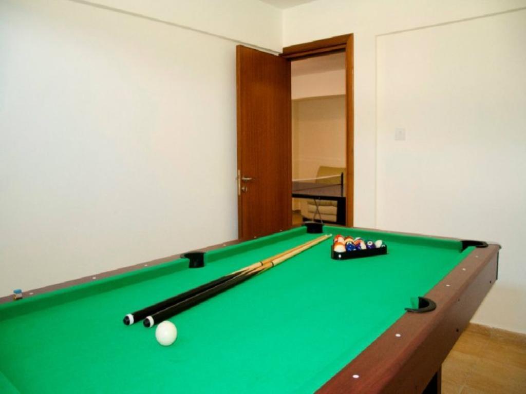 Polis Villa Saraliana Sandy Beach Villas - Heated Pool - Jacuzzi - Private Beach Area חדר תמונה