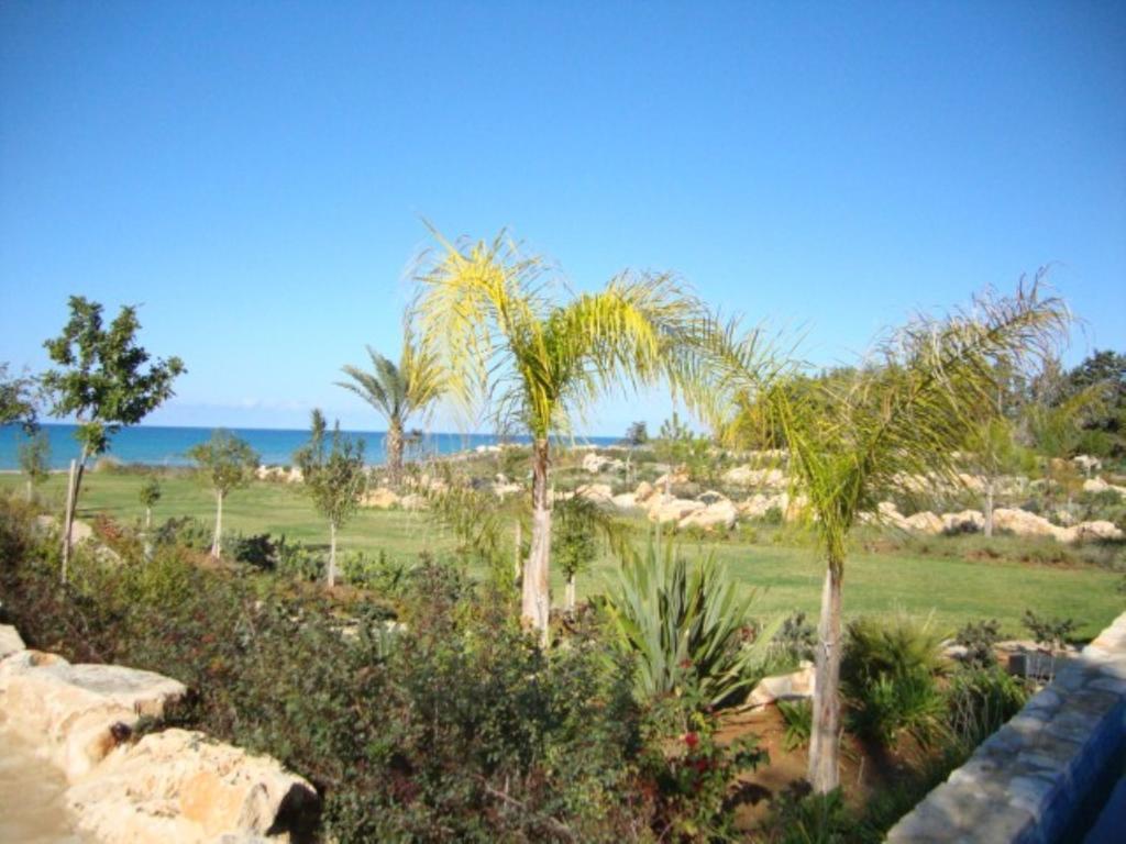Polis Villa Saraliana Sandy Beach Villas - Heated Pool - Jacuzzi - Private Beach Area חדר תמונה