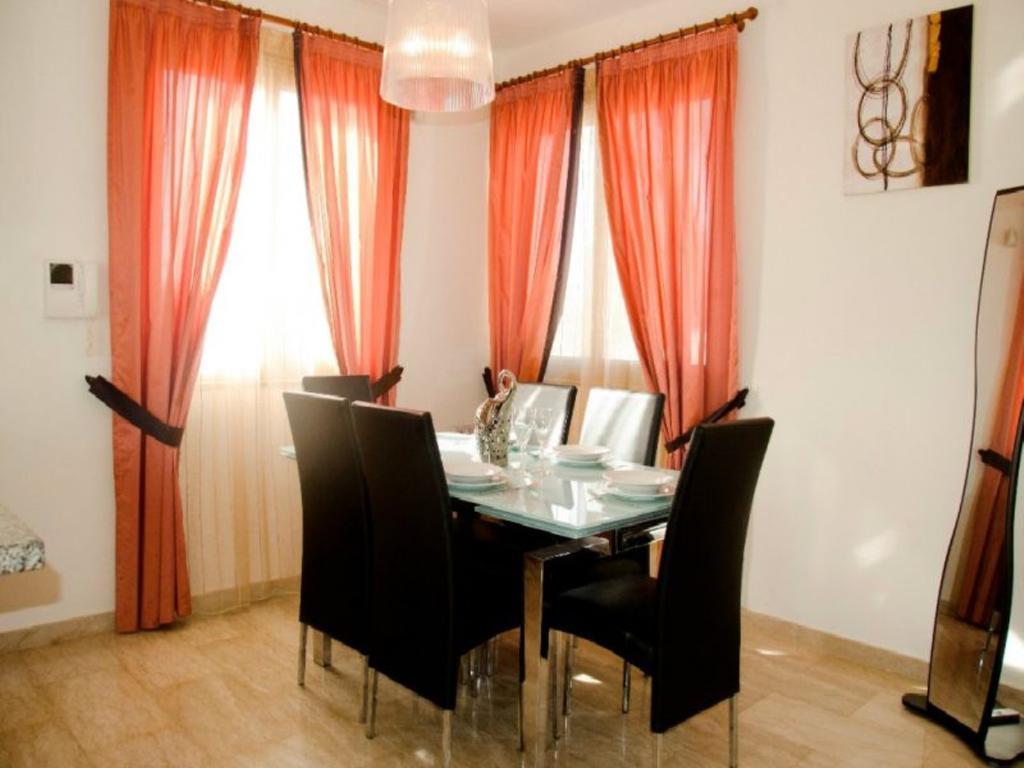 Polis Villa Saraliana Sandy Beach Villas - Heated Pool - Jacuzzi - Private Beach Area חדר תמונה