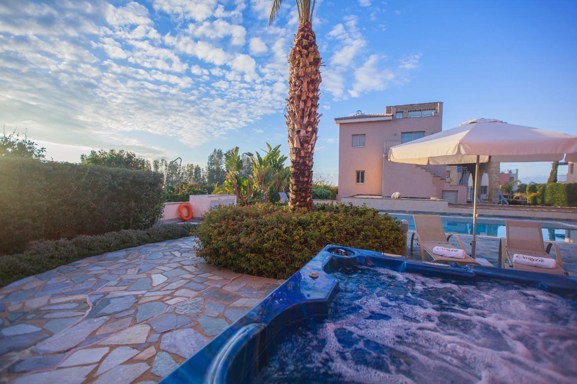 Polis Villa Saraliana Sandy Beach Villas - Heated Pool - Jacuzzi - Private Beach Area מראה חיצוני תמונה