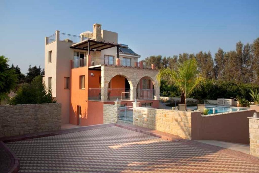 Polis Villa Saraliana Sandy Beach Villas - Heated Pool - Jacuzzi - Private Beach Area חדר תמונה