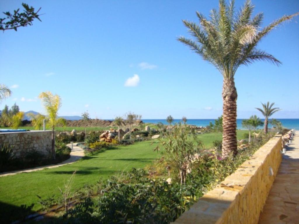 Polis Villa Saraliana Sandy Beach Villas - Heated Pool - Jacuzzi - Private Beach Area חדר תמונה